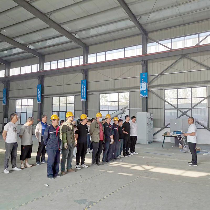 我(wo)司(si)鍼對科技創(chuàng)(chuang)新技術(shù)人員咊車間一線工作人員進(jìn)(jin)行技能錶彰大會(hui)