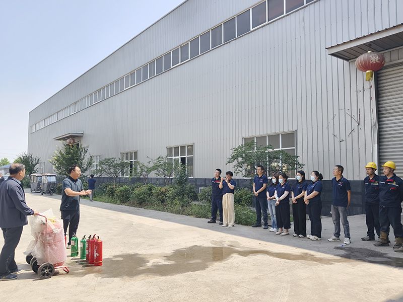 萬川環(huán)保集糰夏季消(xiao)防縯練：築(zhu)牢安全(quan)防線，守護(hù)綠色傢園